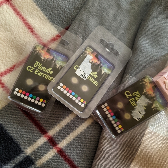 Light Earrings - Picture 4 of 6